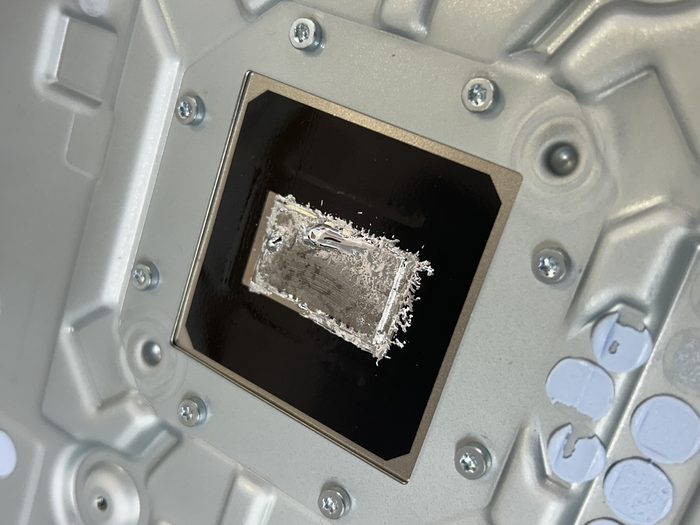 Mantenimiento y pasta térmica en consola de videojuegos